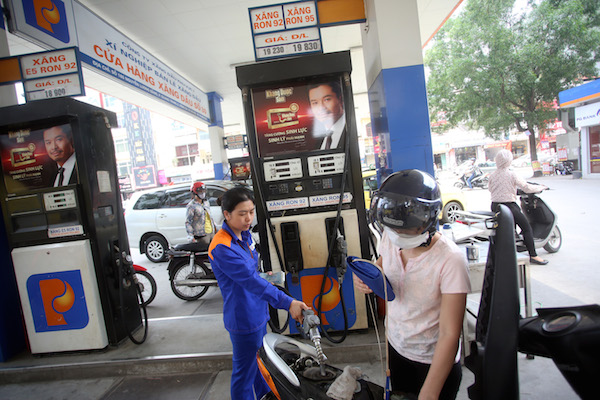 Lo giá xăng tăng, cử tri hỏi Bộ Công Thương giải pháp