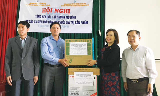 Hợp tác xã thu 10 tỷ/năm nhờ nuôi bò sữa sạch