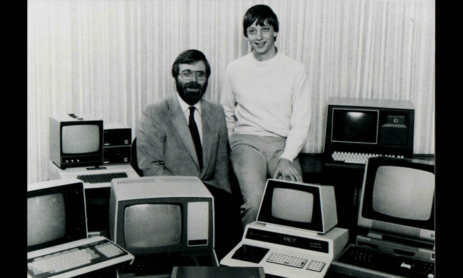 <p>
<strong>1975.</strong> Bill Gates và Paul Allen đã lập công ty phần mềm Microsoft. Ảnh: Sipa </p>