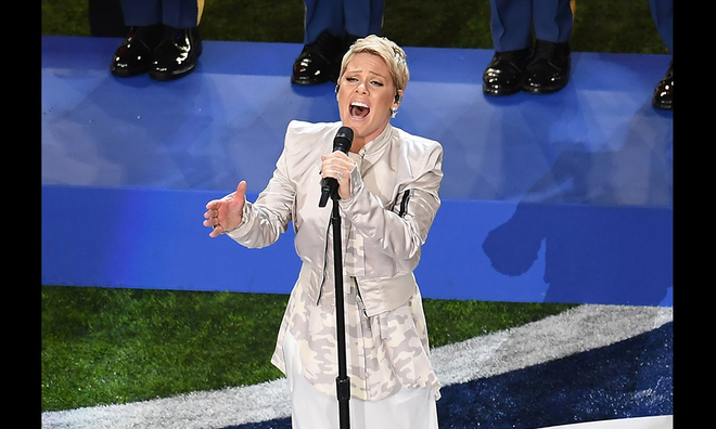 <p>
<strong>4. Pink </strong><br />Nữ ca sĩ người Mỹ đã trở lại vị trí thứ 4 với doanh thu 52 triệu USD, phần lớn nhờ vào album "Beautiful Trauma" và tour diễn vòng quanh thế giới của cô. (Ảnh: Angela Weiss / AFP)</p>