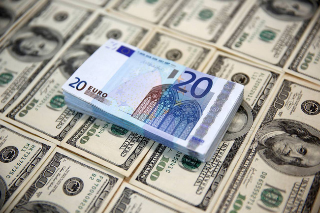 EU đặt mục tiêu EUR vượt mặt USD