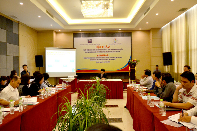 toan-canh-hoi-thao-1675-1544575231.jpg