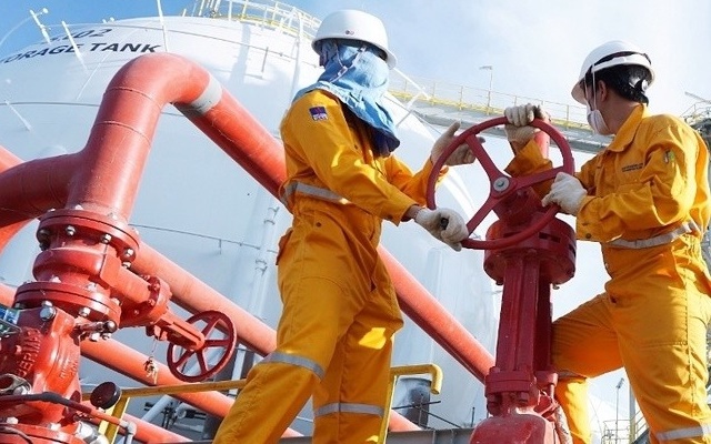 Dầu tăng giá 2%