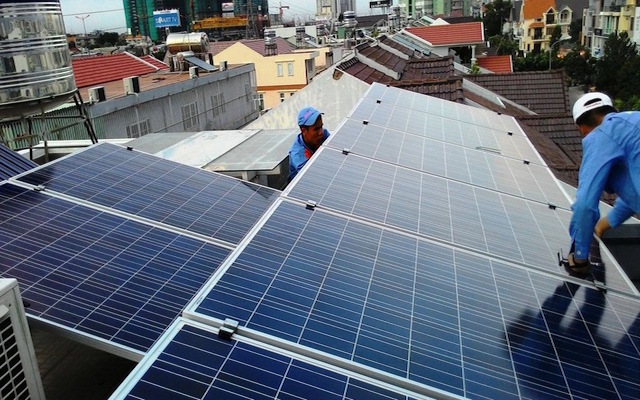 Thủ tướng yêu cầu Bộ Công Thương báo cáo việc phát triển điện mặt trời ồ ạt