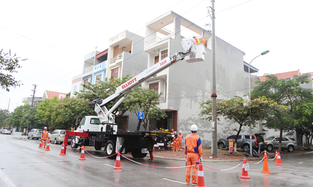 EVNNPC chính thức triển khai sữa chữa điện Hotline trên lưới 22kV