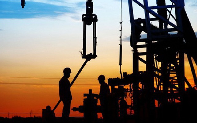 Giá dầu WTI rớt mạnh xuống dưới 50 USD/thùng