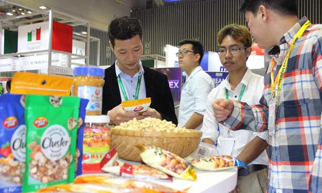 Hệ lụy kép từ ăn đong nguyên liệu nhập