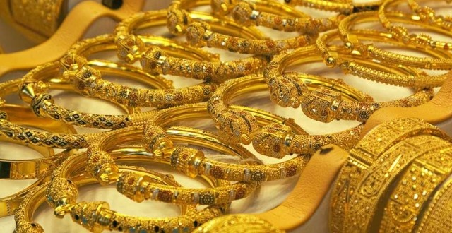Giá vàng SJC ngược chiều vàng thế giới
