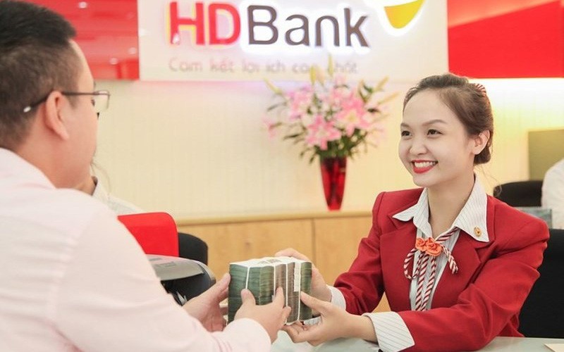 HDB hồi phục mạnh phiên cuối tuần