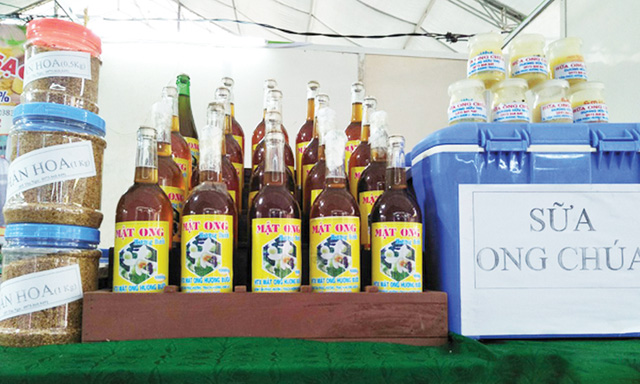 Mật ong Hương Bưởi ngóng chờ đầu ra