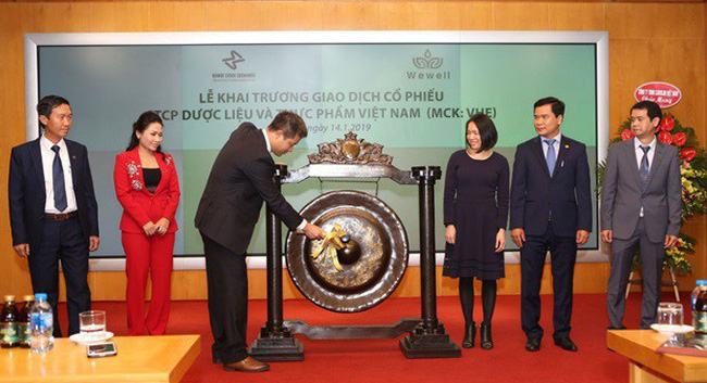 VHE tăng kịch trần phiên chào sàn