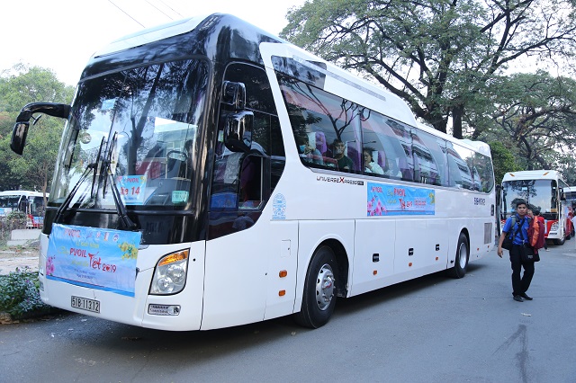 PVOIL hỗ trợ xe miễn phí cho hơn 1.300 sinh viên về quê đón Tết