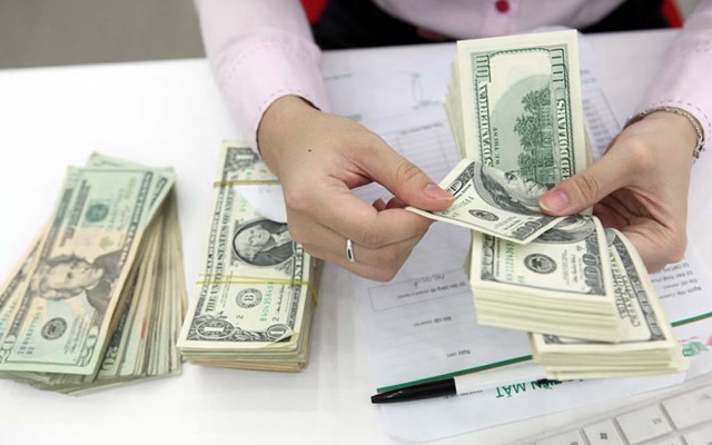 Các ngân hàng thương mại đồng loạt giảm giá USD