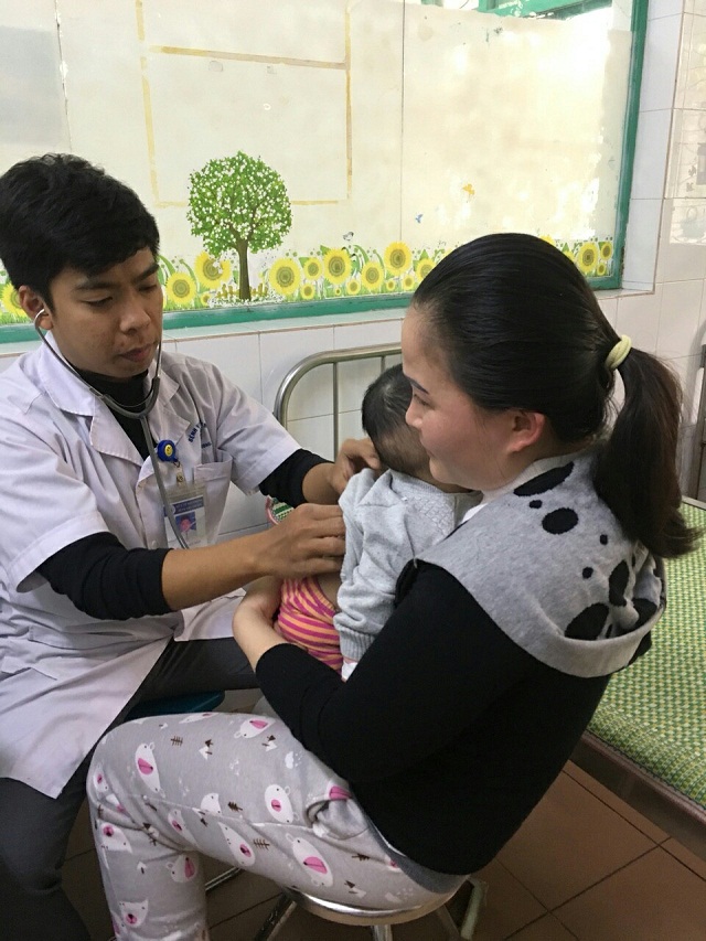 31 trẻ nhỏ bị sốt cao, co giật sau tiêm chủng vắc xin ComBE Five
