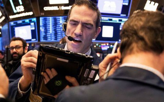 Chính phủ Mỹ thoát cơn ác mộng đóng cửa, Dow Jones tăng hơn 350 điểm