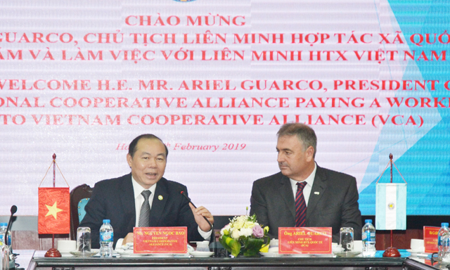 Chủ tịch Liên minh HTX quốc tế làm việc với Liên minh HTX Việt Nam