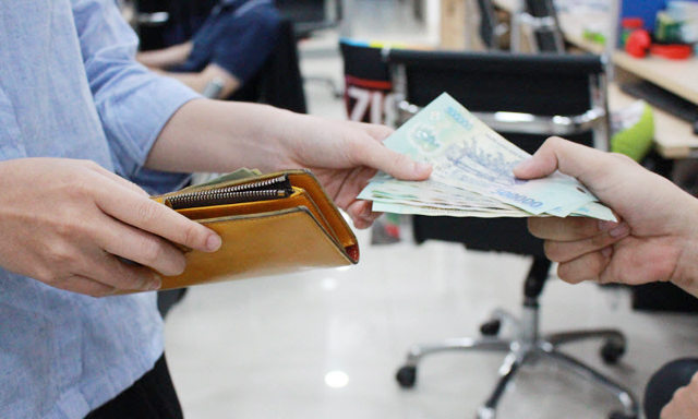 Kìm chân lãi suất họ, hụi