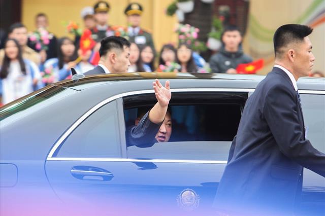 Chủ tịch Triều Tiên Kim Jong Un chính thức tới thủ đô Hà Nội