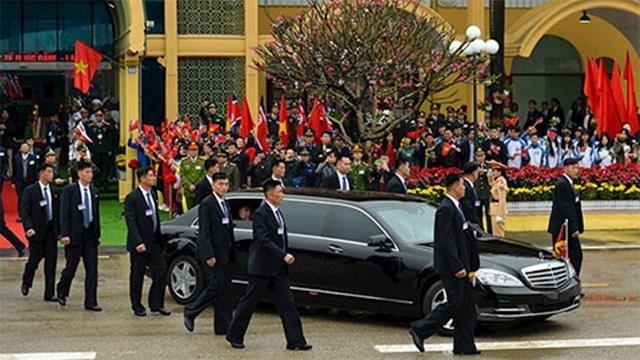 <p>
Xe bọc thép Mercedes S600 Pullman Guard hộ tống Chủ tịch Triều Tiên Kim Jong Un.</p>