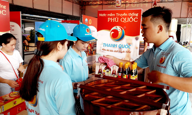 Nước mắm truyền thống lo 'chết' với tiêu chuẩn mới