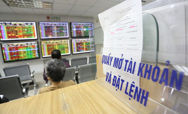 Cần rõ ràng các khoản phí được miễn phí giao dịch