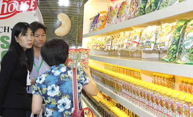 Chậm thông quan làm khó thực phẩm nhập