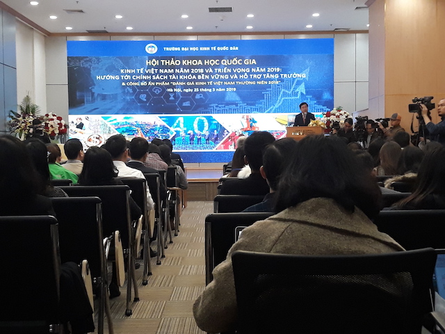 Thâm hụt ngân sách thách thức 'quỹ đạo tăng trưởng'