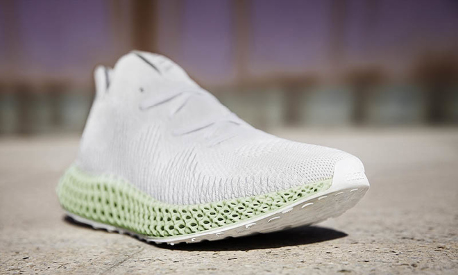 <p>
Không chỉ có vậy, thiết kế phần thân của ALPHAEDGE4D cũng mang đến cảm giác thanh nhã và vô cùng khác biệt. Lớp bên ngoài của giày có màu ánh bạc, tạo cảm giác lấp lánh dưới ánh mặt trời rất thu hút. Đặc biệt, loại vải thân giày của ALPHAEDGE4D ít co giãn tạo cảm giác ôm chân rất chắc chắn. Logo 3 sọc đặc trưng của adidas cũng được in nổi ở cạnh bên thân giày, phối màu đậm nhạt cực kỳ hài hòa cho sản phẩm.</p>