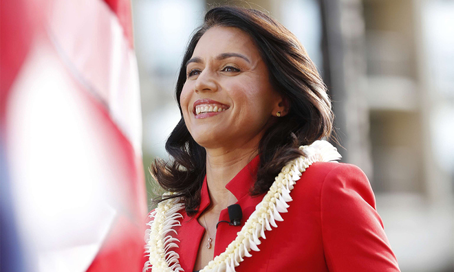 <p class="Normal">
<strong>Tulsi Gabbard</strong></p><p class="Normal">Sinh ra ở Samoa, 37 tuổi, dân biểu đảng Dân chủ đại diện cho Hawaii tại Quốc hội từ năm 2013, Tulsi Gabbard đã được bầu vào Hội đồng Hawaii khi cô chỉ mới 21 tuổi, trước khi vào Vệ binh Quốc gia và Tình nguyện trong các cuộc triển khai quân sự của Hoa Kỳ tại Iraq năm 2004 và tại Kuwait năm 2008. Trong quá khứ, bà là người phản đối quyền phá thai và hôn nhân đồng tính. Bà là người sớm, và thẳng thắn ủng hộ cho chiến dịch tranh cử tổng thống năm 2016 của Bernie Sanders, nhưng bà đã gặp Trump ngay sau chiến thắng của ông ấy, họ gặp nhau với tư cách là thành viên nội các, và bà được kỳ vọng sẽ trở thành đại sứ cho Hoa Kỳ tại Liên Hợp Quốc. Tuy nhiên, trong màu cờ sắc áo của đảng Dân chủ, bà đang nhắm đến cuộc tranh cử tổng thống năm 2020, với mong muốn cải thiện hệ thống y tế, cải cách công lý và đấu tranh chống biến đổi khí hậu. <span>(Ảnh: Marco Garcia / AP / SIPA)</span></p>