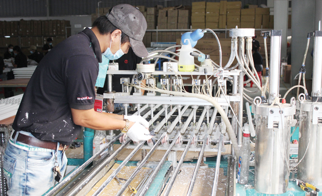 Điện, xăng tăng giá làm rầu doanh nghiệp