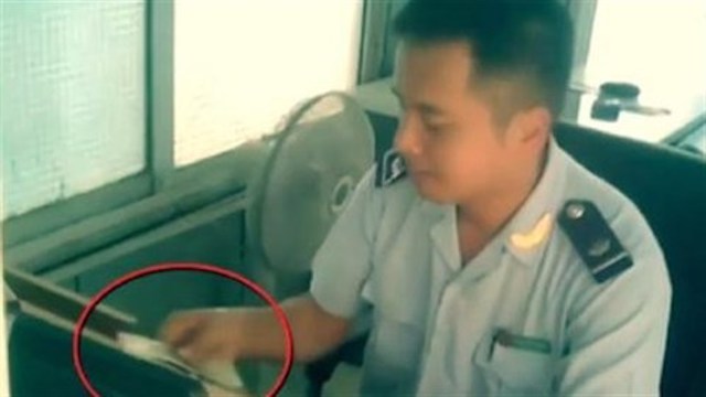 4 cán bộ hải quan cửa khẩu La Hay bị tố nhận tiền 