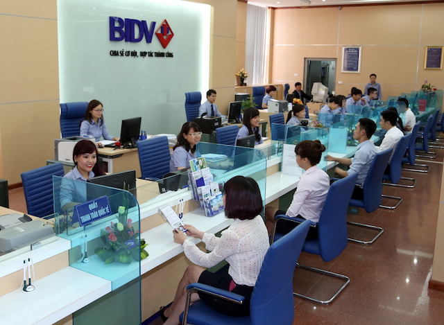 Dồn dập kiến nghị cho ngân hàng tăng vốn
