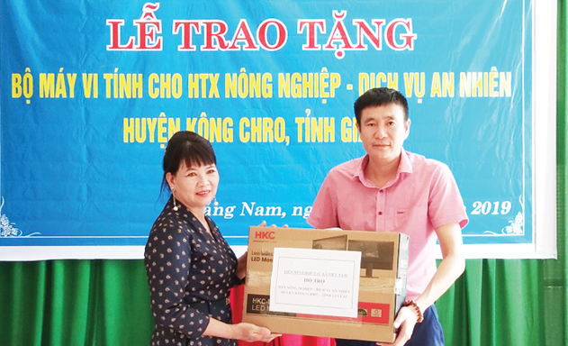 Nhận máy tính, HTX An Nhiên quyết tâm xây dựng HTX vững mạnh