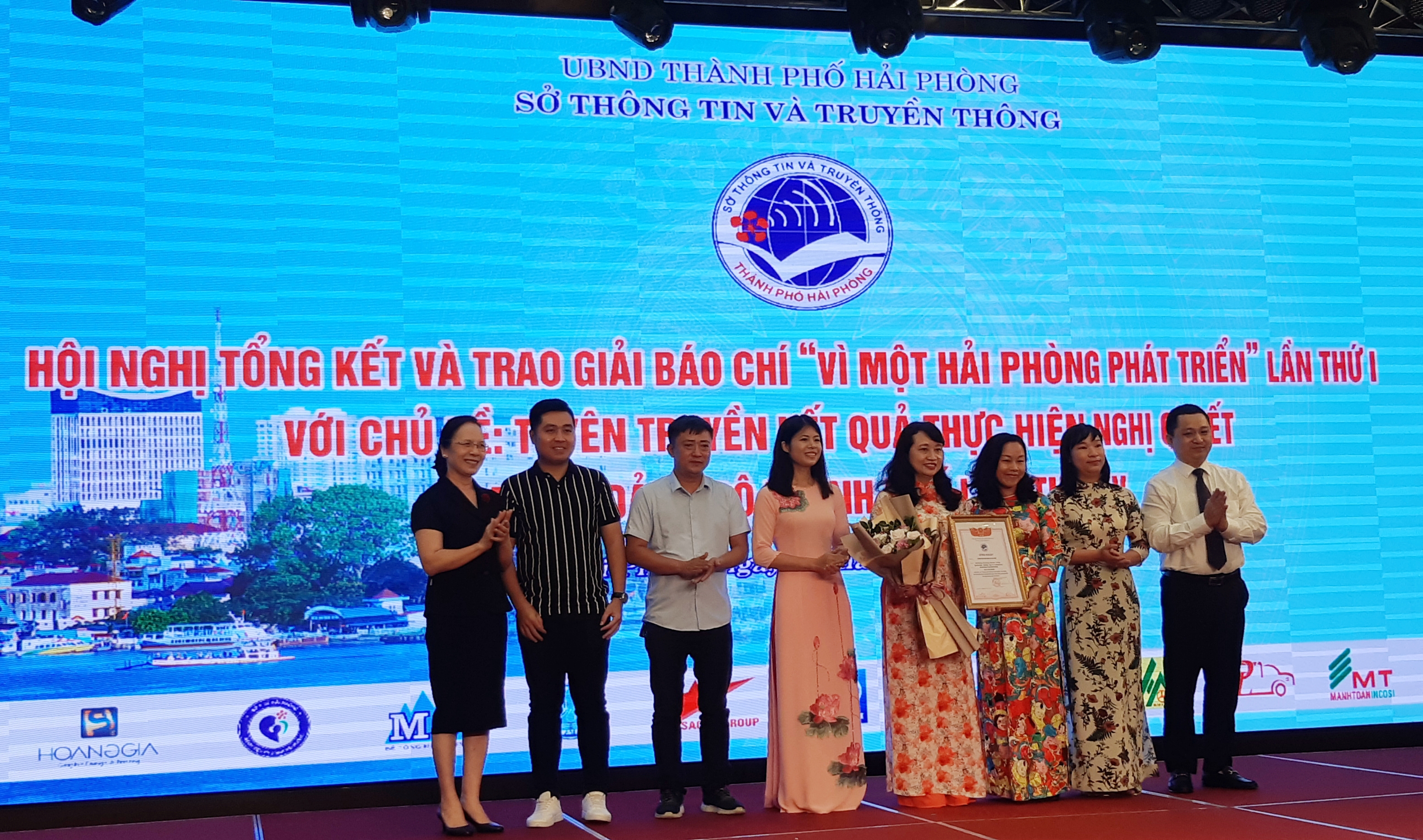 Hải Phòng: Trao giải và phát động cuộc thi báo chí “Vì một Hải Phòng phát triển”