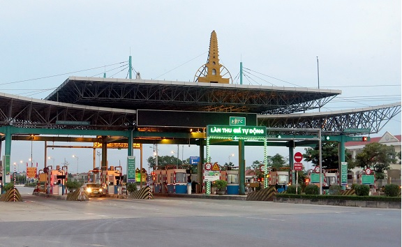 HUT ngụp lặn trong khó khăn