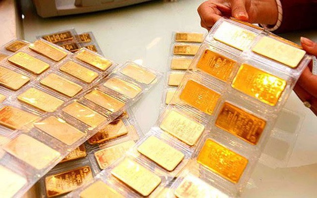Giá vàng vừa tăng lại giảm mạnh