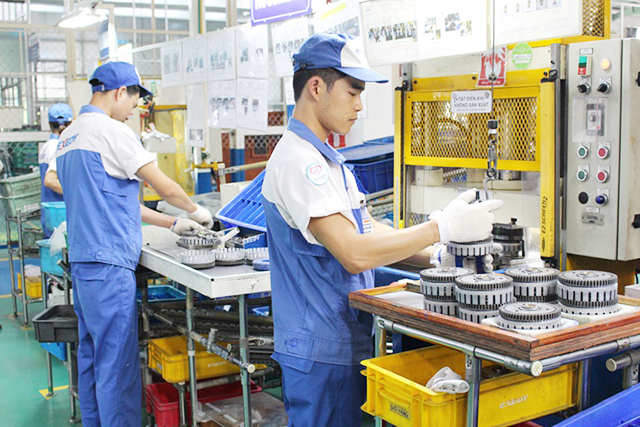Vượt “bẫy” từ thương chiến Mỹ – Trung