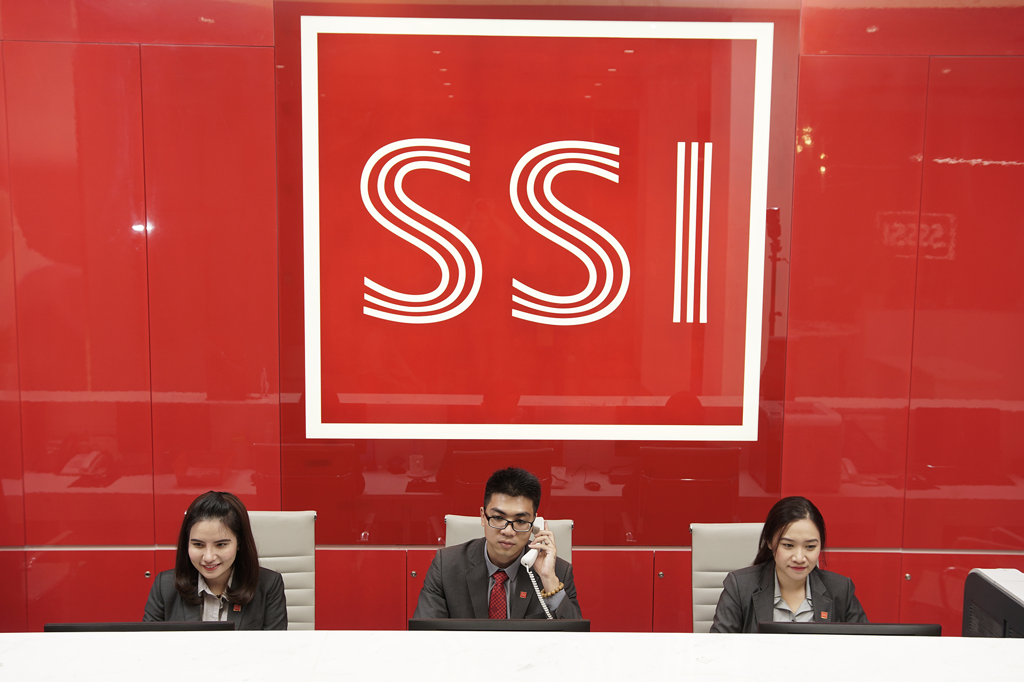SSI vẫn giao dịch khởi sắc