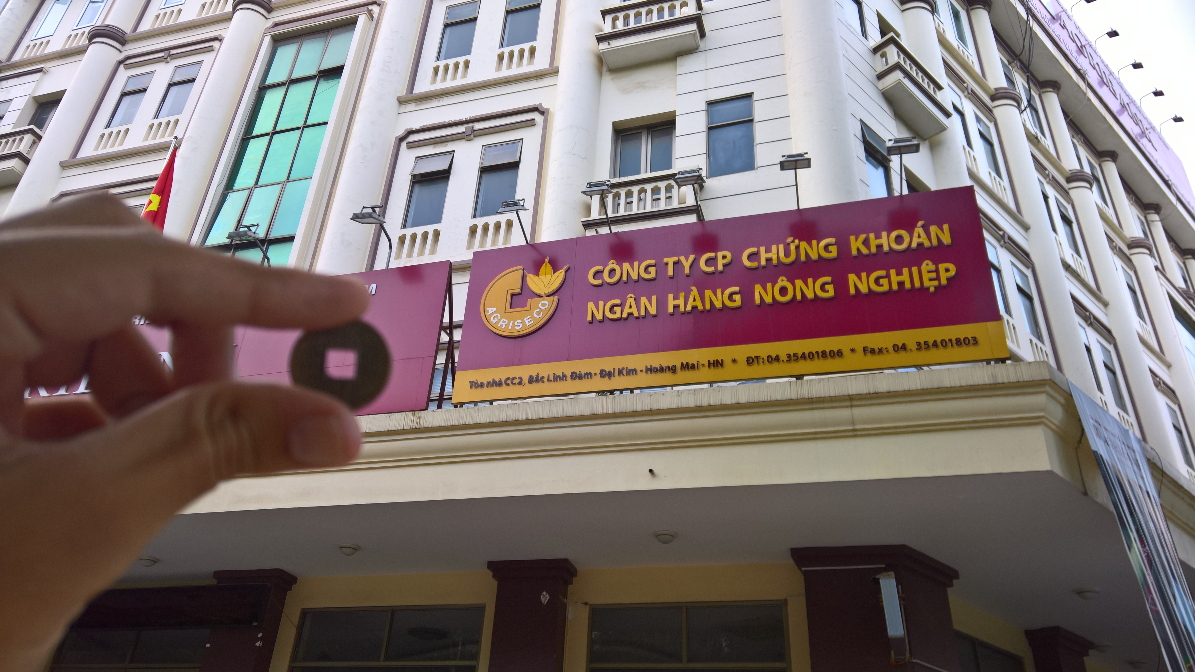 Cán cân rủi ro và cơ hội là ngang nhau
