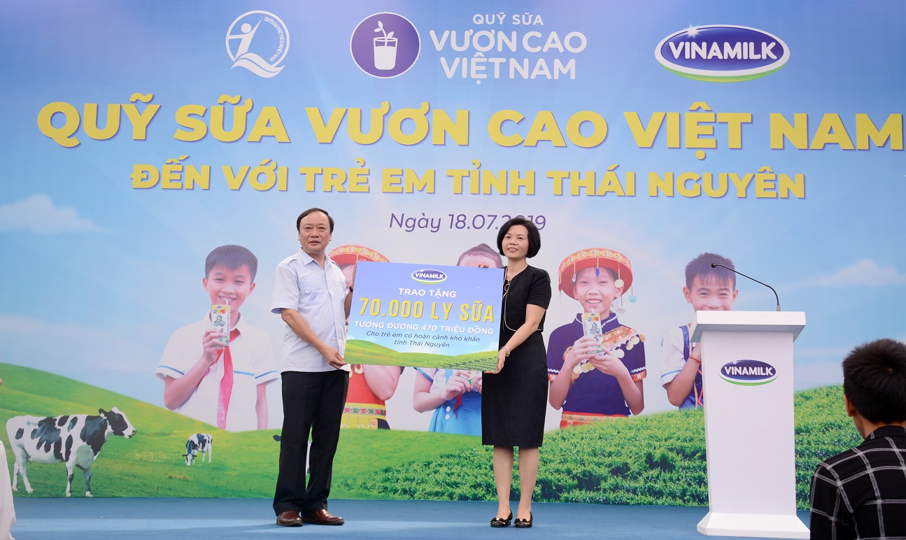 Quỹ sữa vươn cao Việt Nam và Vinamilk chung tay vì trẻ em Thái Nguyên