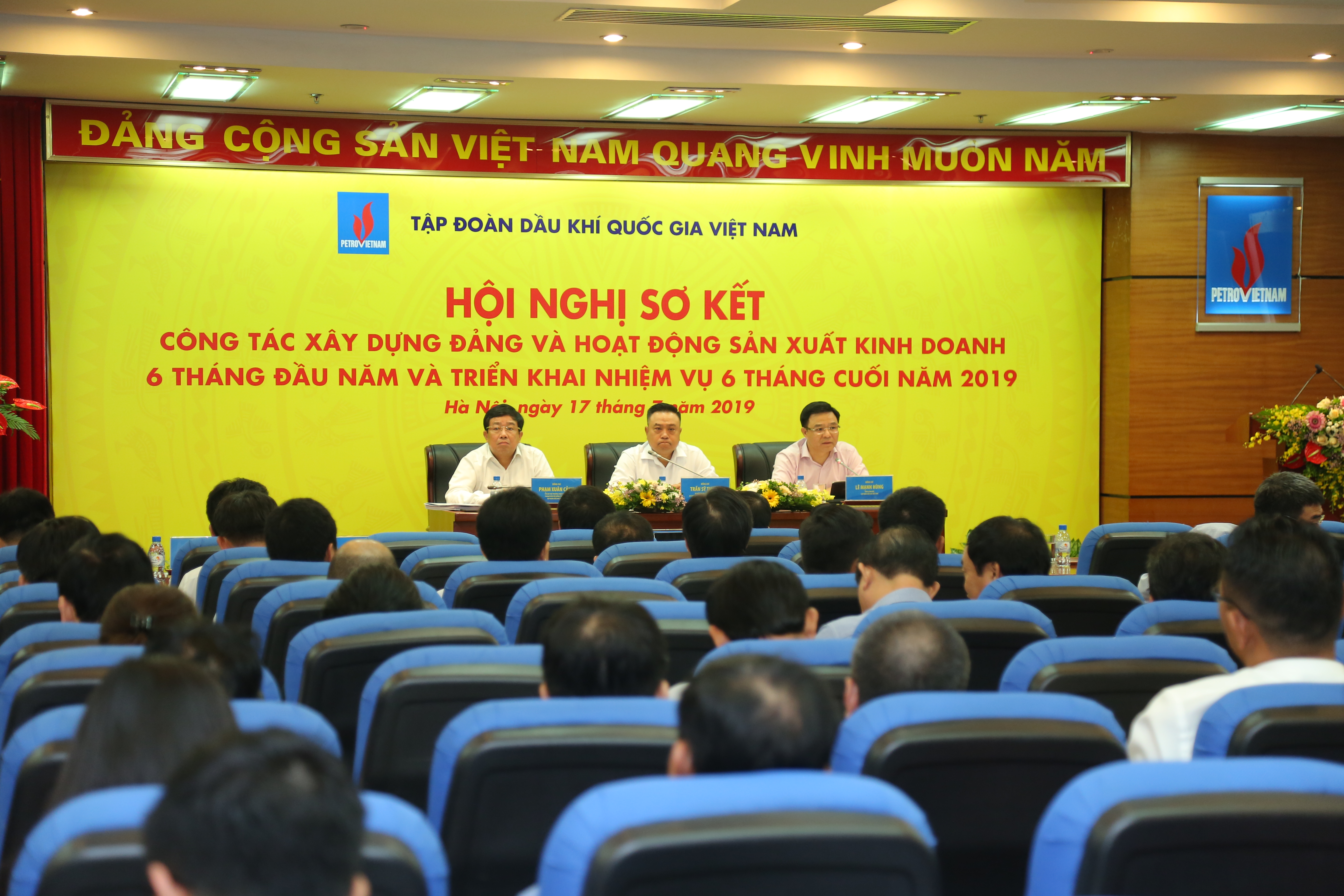 Tập đoàn Dầu khí quốc gia Việt Nam sơ kết hoạt động sản xuất kinh doanh