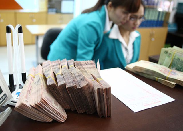 Ngân hàng hút ròng 6 tuần liên tiếp, lãi suất liên ngân hàng giảm mạnh