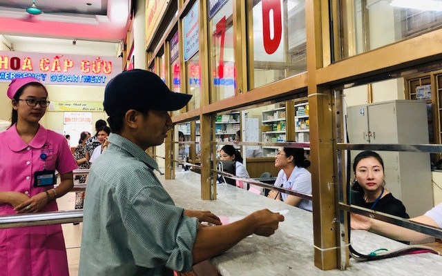 Đồng loạt tăng giá khám chữa bệnh