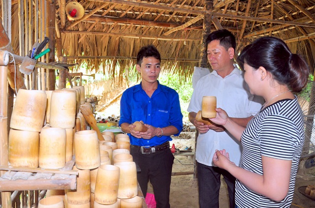 Giám đốc HTX sáng tạo dùng tre thay sản phẩm bằng nhựa