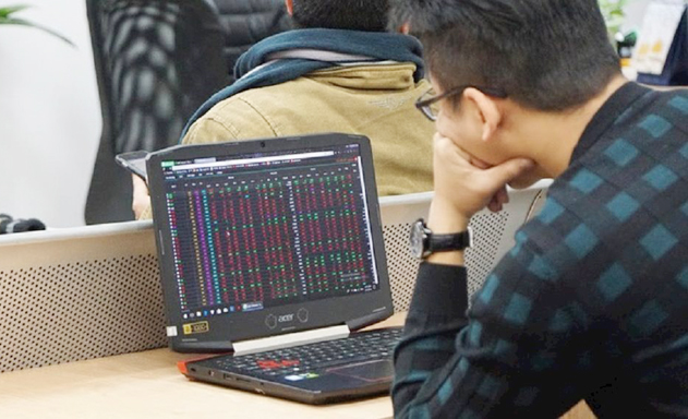 Cổ phiếu ngân hàng chờ gió đổi chiều