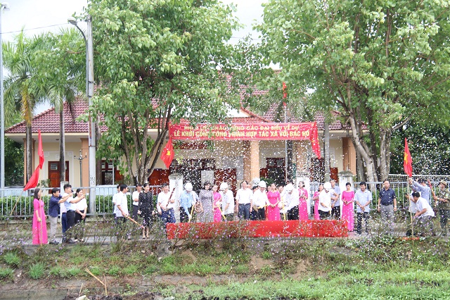 Khởi công công trình HTX với Bác Hồ