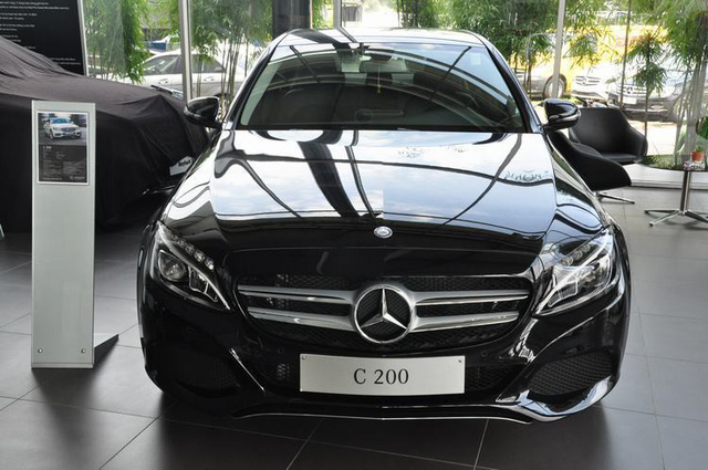 Mercedes và BMW giảm giá sốc