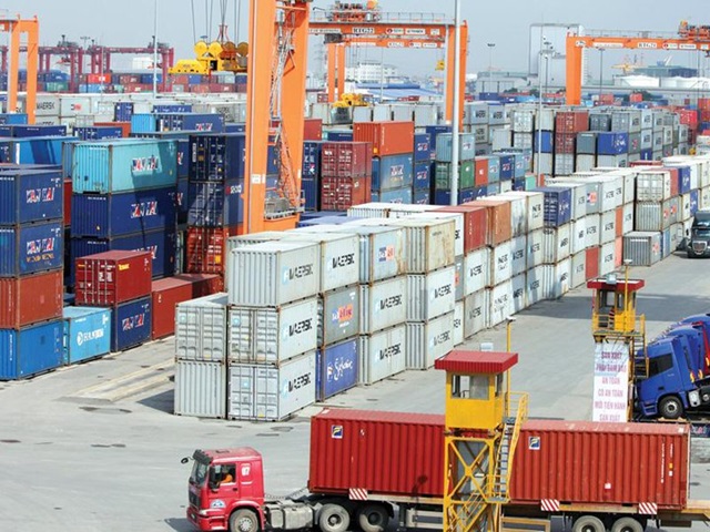 Nhập siêu 369 triệu USD trong nửa đầu tháng 10