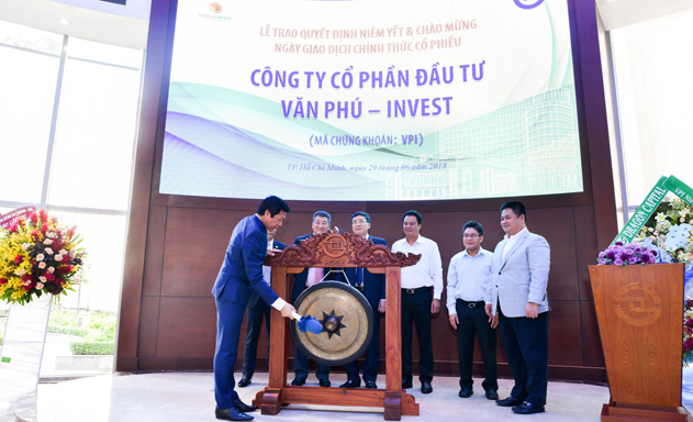 Hoang mang với cổ phiếu của Văn Phú Invest
