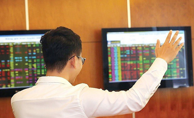Lệch pha dòng tiền vào chứng khoán